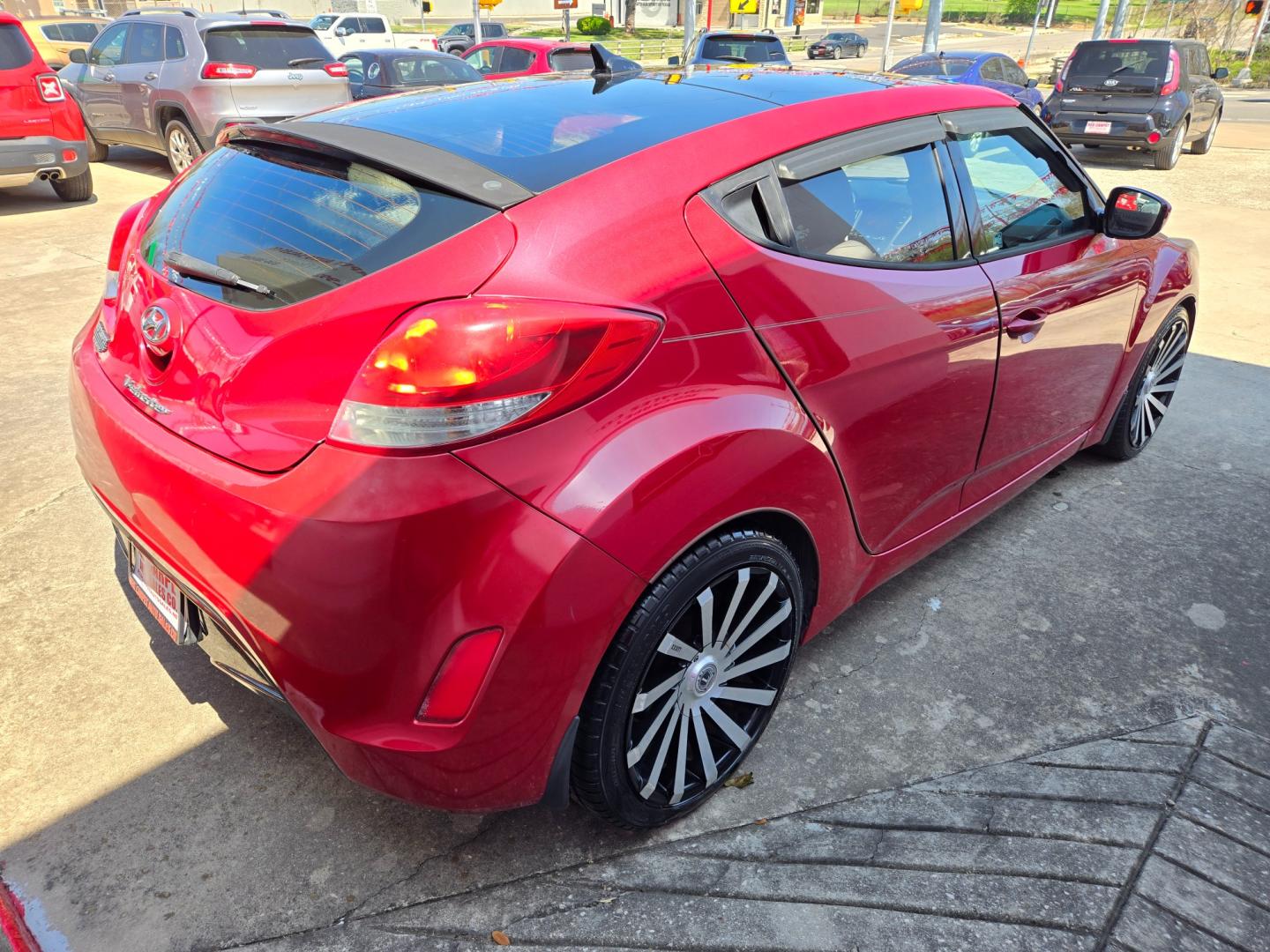 2012 Red Hyundai Veloster (KMHTC6AD2CU) with an 1.6L I4 F DOHC 16V engine, Automatic transmission, located at 503 West Court, Seguin, TX, 78155, (830) 379-3373, 29.568621, -97.969803 - Photo#2